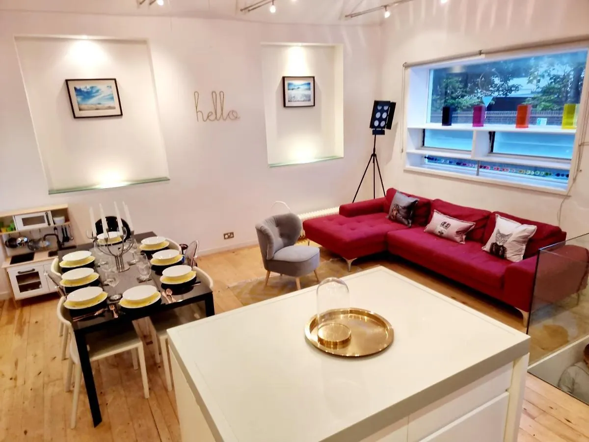 Quirky Seaside Family Cottage Walk To The Waves! 브라이턴 0*,  영국