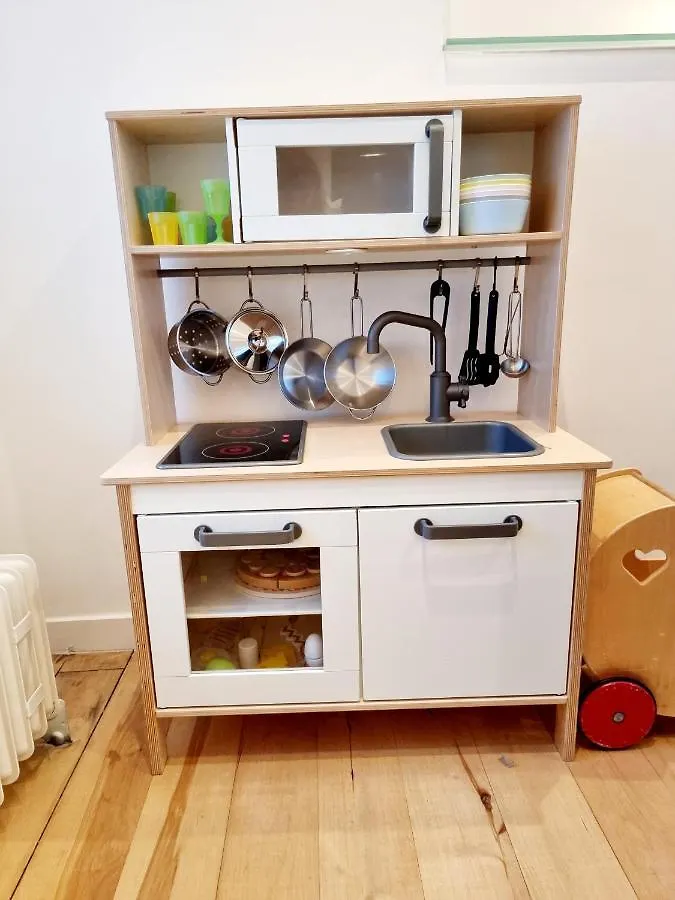 Quirky Seaside Family Cottage Walk To The Waves! Brighton Holiday home