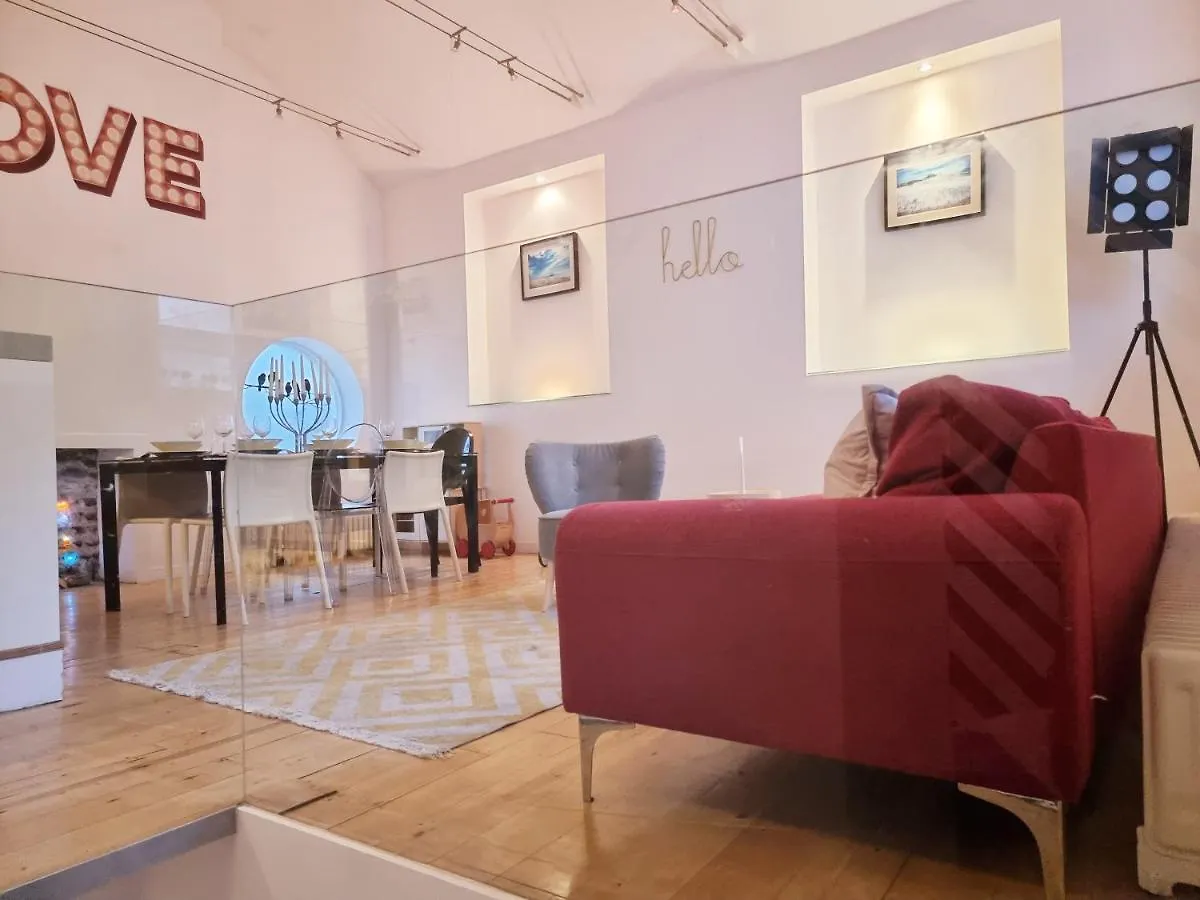 Quirky Seaside Family Cottage Walk To The Waves! 브라이턴