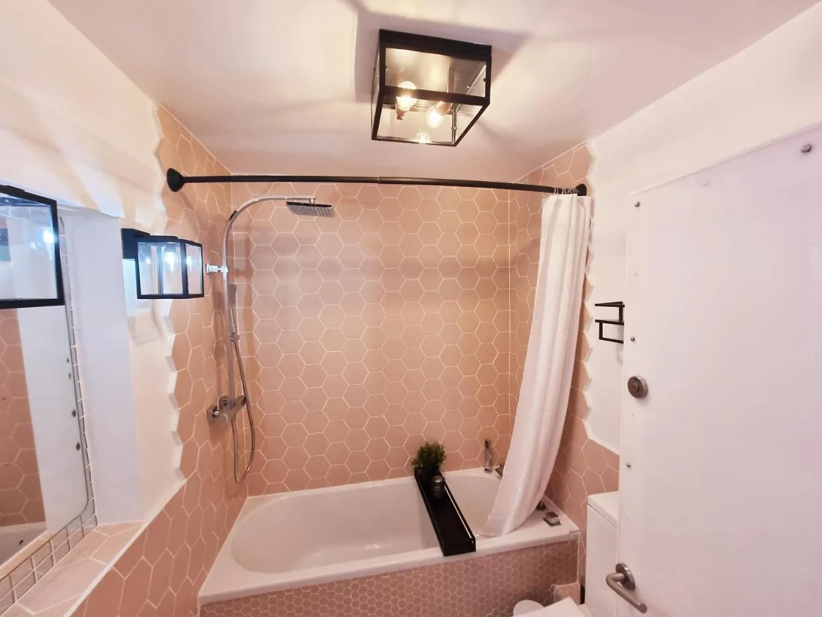 Quirky Seaside Family Cottage Walk To The Waves! 브라이턴 영국