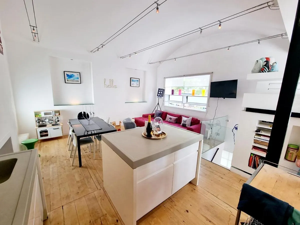 Quirky Seaside Family Cottage Walk To The Waves! 브라이턴