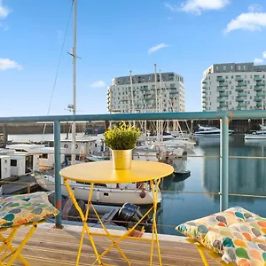 On The Water 4 With Free Parking By My Getaways Brighton