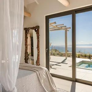 https://spathes-suites.kefaloniahotels.net